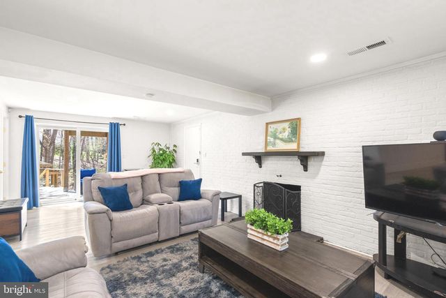 8607 PINECLIFF DR, Frederick, MD 21704