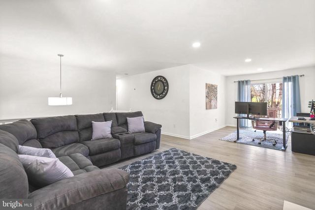 8607 PINECLIFF DR, Frederick, MD 21704