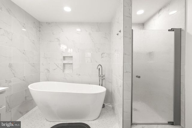 8607 PINECLIFF DR, Frederick, MD 21704