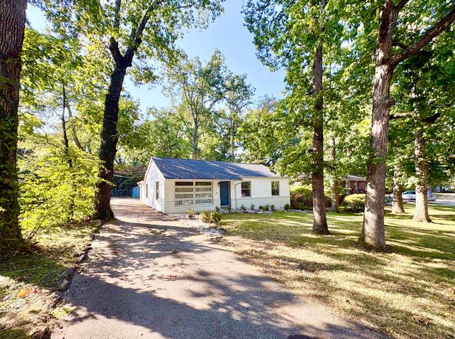922 Ridgeway Avenue, Signal Mountain, TN 37377