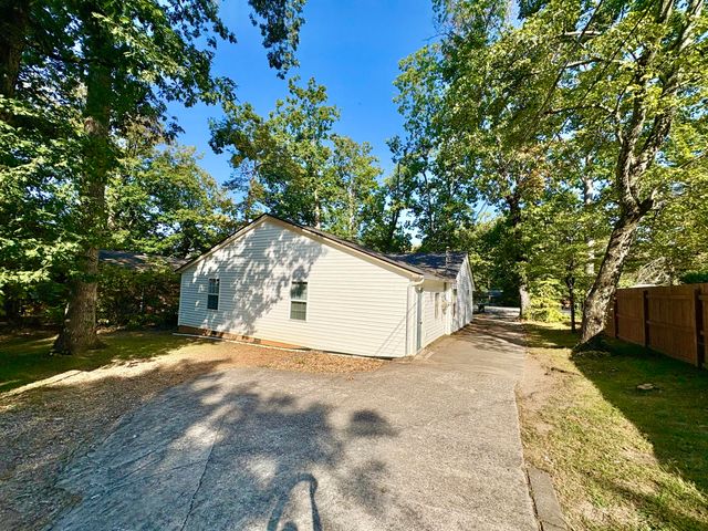 922 Ridgeway Avenue, Signal Mountain, TN 37377