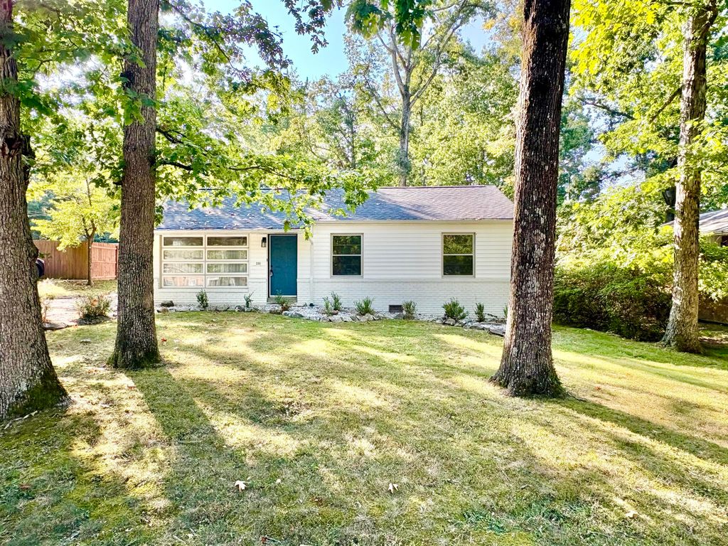 922 Ridgeway Avenue, Signal Mountain, TN 37377