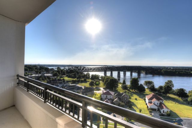 717 S Riverside Dr Apt 1207, Memphis, TN 38103