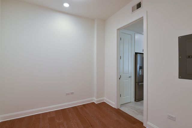 717 S Riverside Dr Apt 1207, Memphis, TN 38103