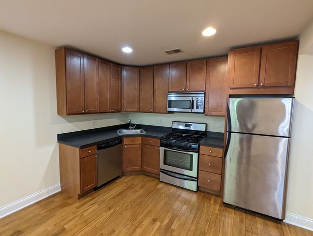 2834 N Albany Avenue G, Chicago, IL 60618