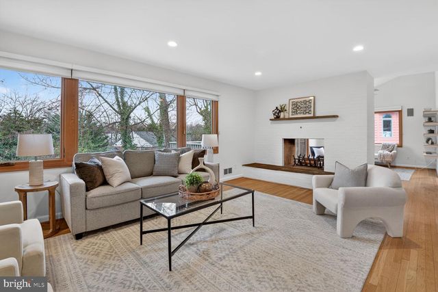 6104 ROBINWOOD RD, Bethesda, MD 20817