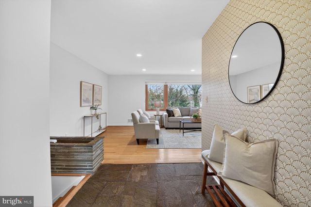 6104 ROBINWOOD RD, Bethesda, MD 20817