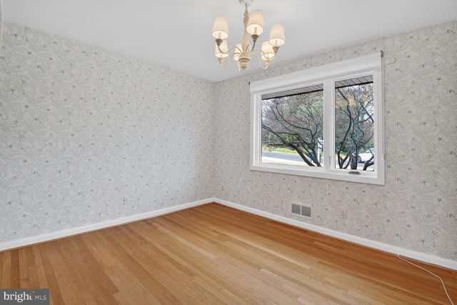 6104 ROBINWOOD RD, Bethesda, MD 20817