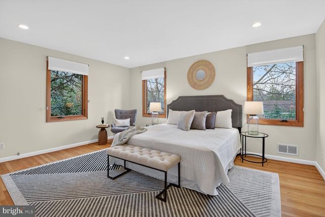 6104 ROBINWOOD RD, Bethesda, MD 20817