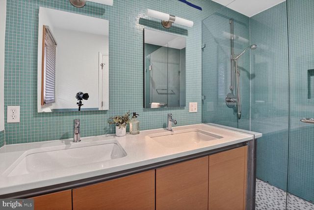 6104 ROBINWOOD RD, Bethesda, MD 20817