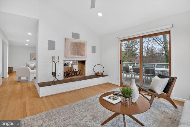 6104 ROBINWOOD RD, Bethesda, MD 20817