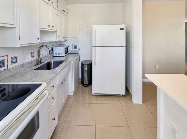 2400 NE 9th St 301, Fort Lauderdale, FL 33304