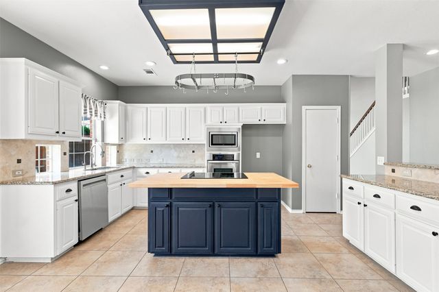 4 Fountain Gate Circle, Allen, TX 75002