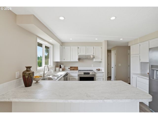 23901 Ne AIRPORT Rd, Aurora, OR 97002