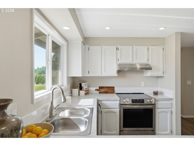 23901 Ne AIRPORT Rd, Aurora, OR 97002