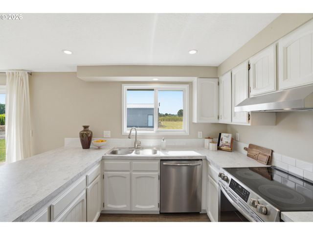 23901 Ne AIRPORT Rd, Aurora, OR 97002