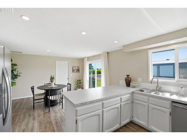 23901 Ne AIRPORT Rd, Aurora, OR 97002