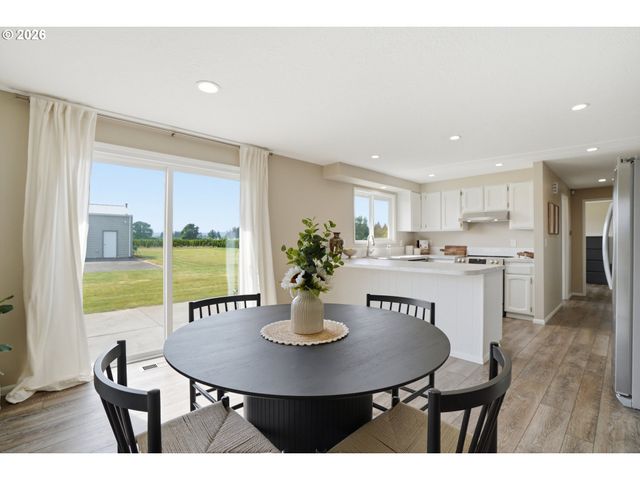 23901 Ne AIRPORT Rd, Aurora, OR 97002