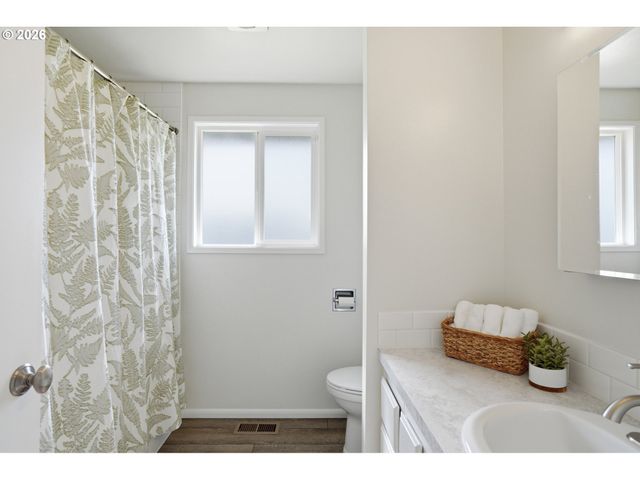23901 Ne AIRPORT Rd, Aurora, OR 97002