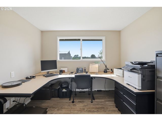 23901 Ne AIRPORT Rd, Aurora, OR 97002