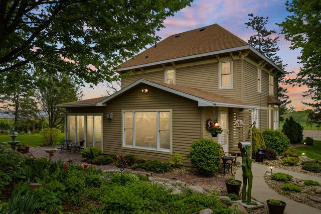 5736 Hammond Avenue, Waterloo, IA 50701