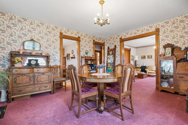 5736 Hammond Avenue, Waterloo, IA 50701
