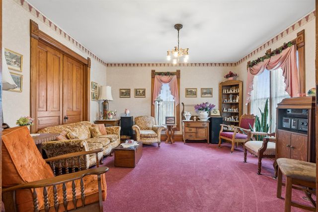 5736 Hammond Avenue, Waterloo, IA 50701