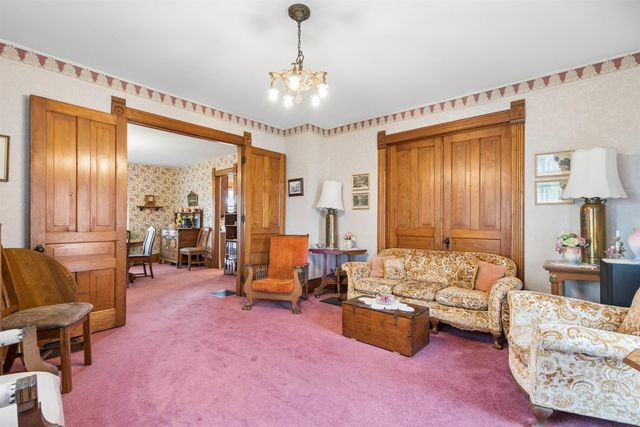 5736 Hammond Avenue, Waterloo, IA 50701