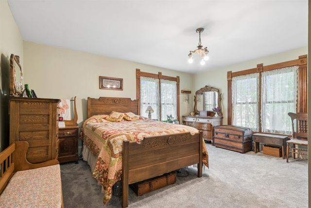 5736 Hammond Avenue, Waterloo, IA 50701