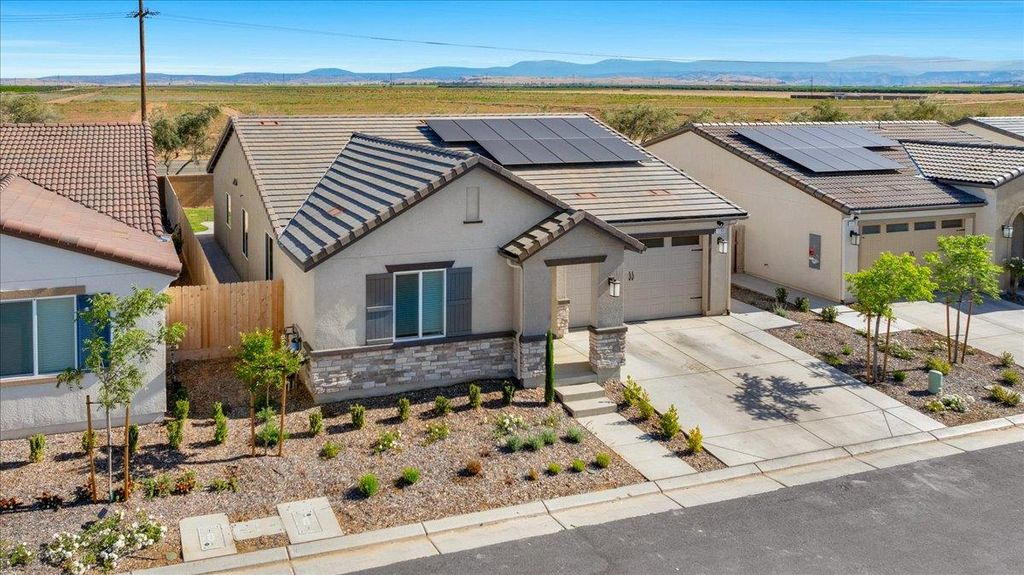 1183 Encore Way W, Madera, CA 93636