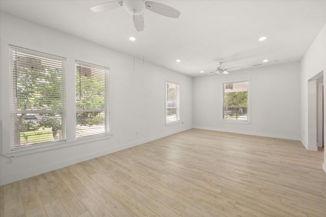 1414 W 2nd Avenue, Corsicana, TX 75110
