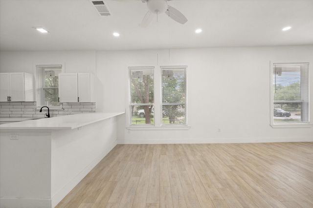 1414 W 2nd Avenue, Corsicana, TX 75110