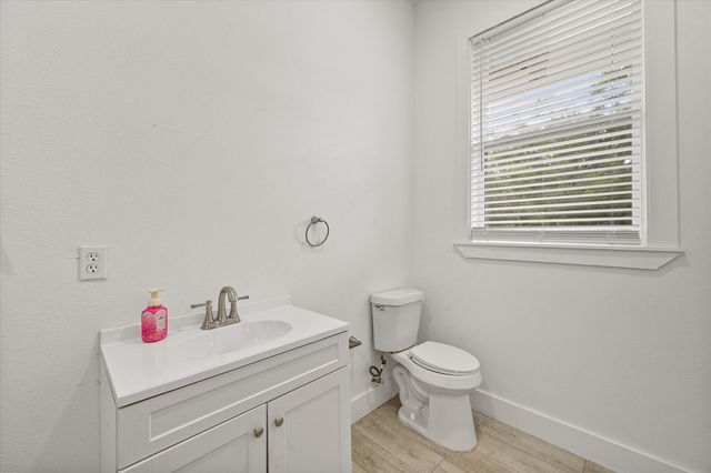 1414 W 2nd Avenue, Corsicana, TX 75110