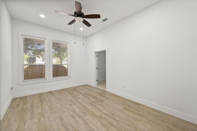 1414 W 2nd Avenue, Corsicana, TX 75110