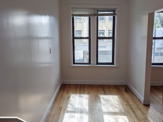 2704 N Sawyer Avenue 207, Chicago, IL 60647