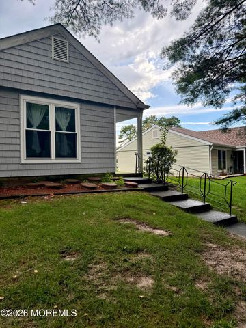 808B Westminster Court, Manchester, NJ 08759