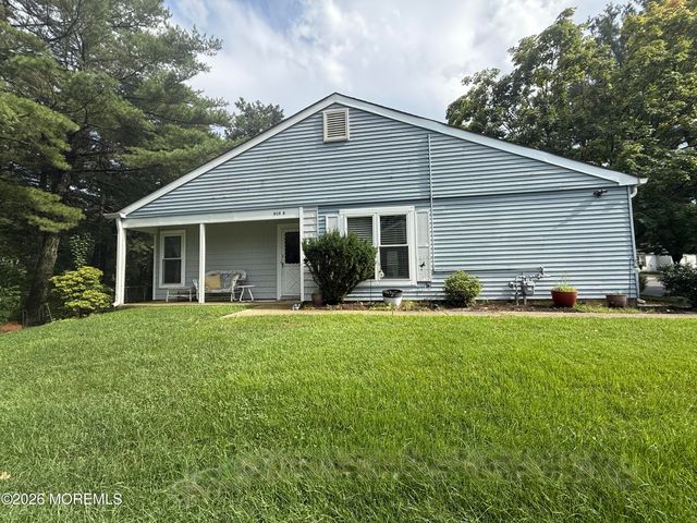 808B Westminster Court, Manchester, NJ 08759
