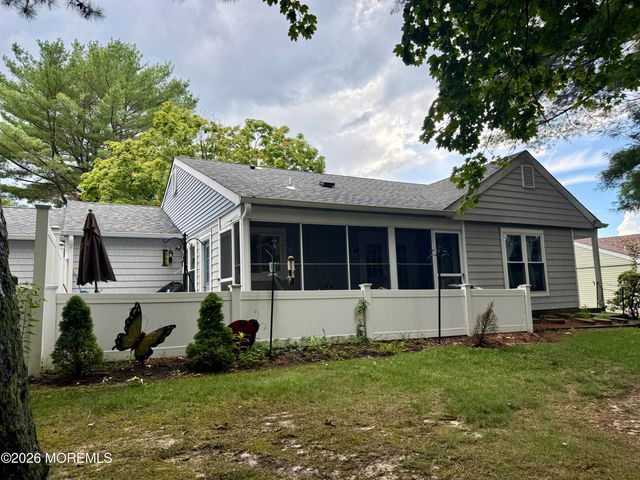 808B Westminster Court, Manchester, NJ 08759