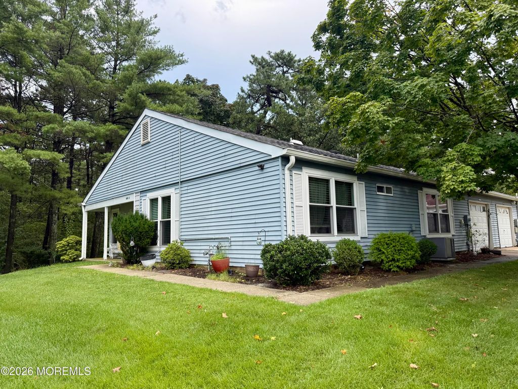 808B Westminster Court, Manchester, NJ 08759