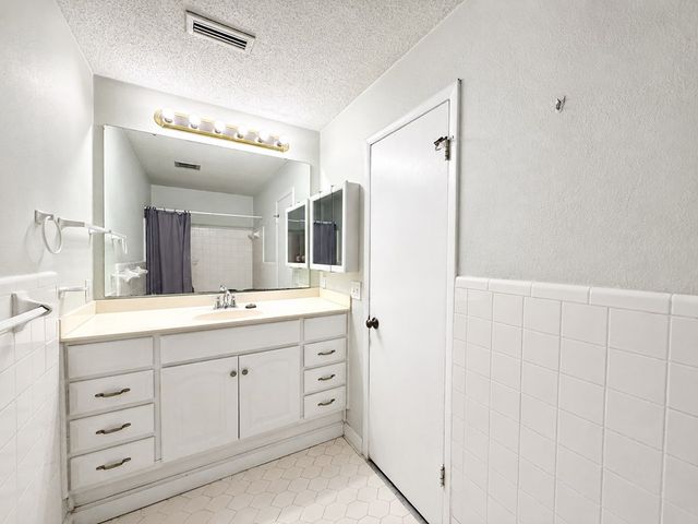2001 Saddlewood Trl, Dothan, AL 36301