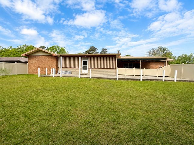 2001 Saddlewood Trl, Dothan, AL 36301