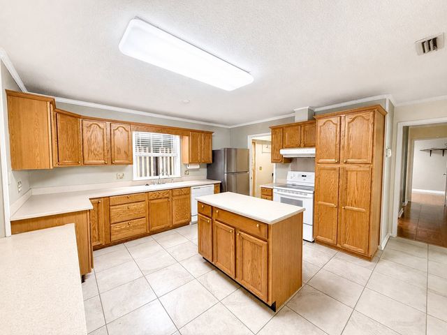 2001 Saddlewood Trl, Dothan, AL 36301