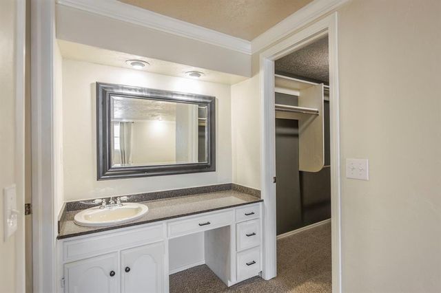 10900 Rock Ridge Road, Oklahoma City, OK 73120