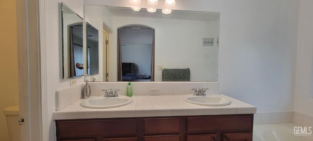 13208 Cheyenne Mountain Drive, Bakersfield, CA 93314