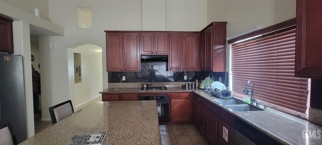 13208 Cheyenne Mountain Drive, Bakersfield, CA 93314