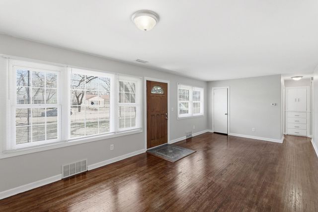 1701 S Roanoke Dr, Wichita, KS 67218