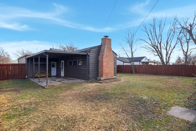 1701 S Roanoke Dr, Wichita, KS 67218