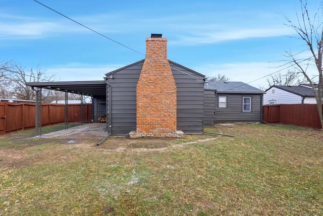 1701 S Roanoke Dr, Wichita, KS 67218