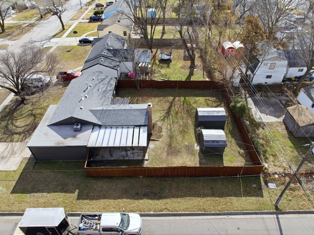 1701 S Roanoke Dr, Wichita, KS 67218