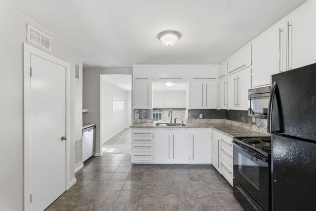 1701 S Roanoke Dr, Wichita, KS 67218